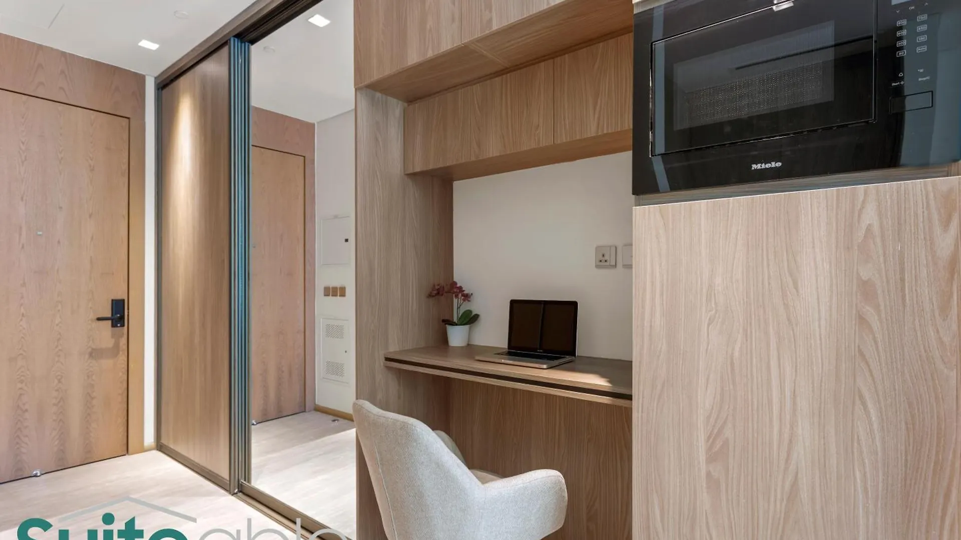 Vibrant & Exclusive Pool View Studio In Autograph Dubai United Arab Emirates