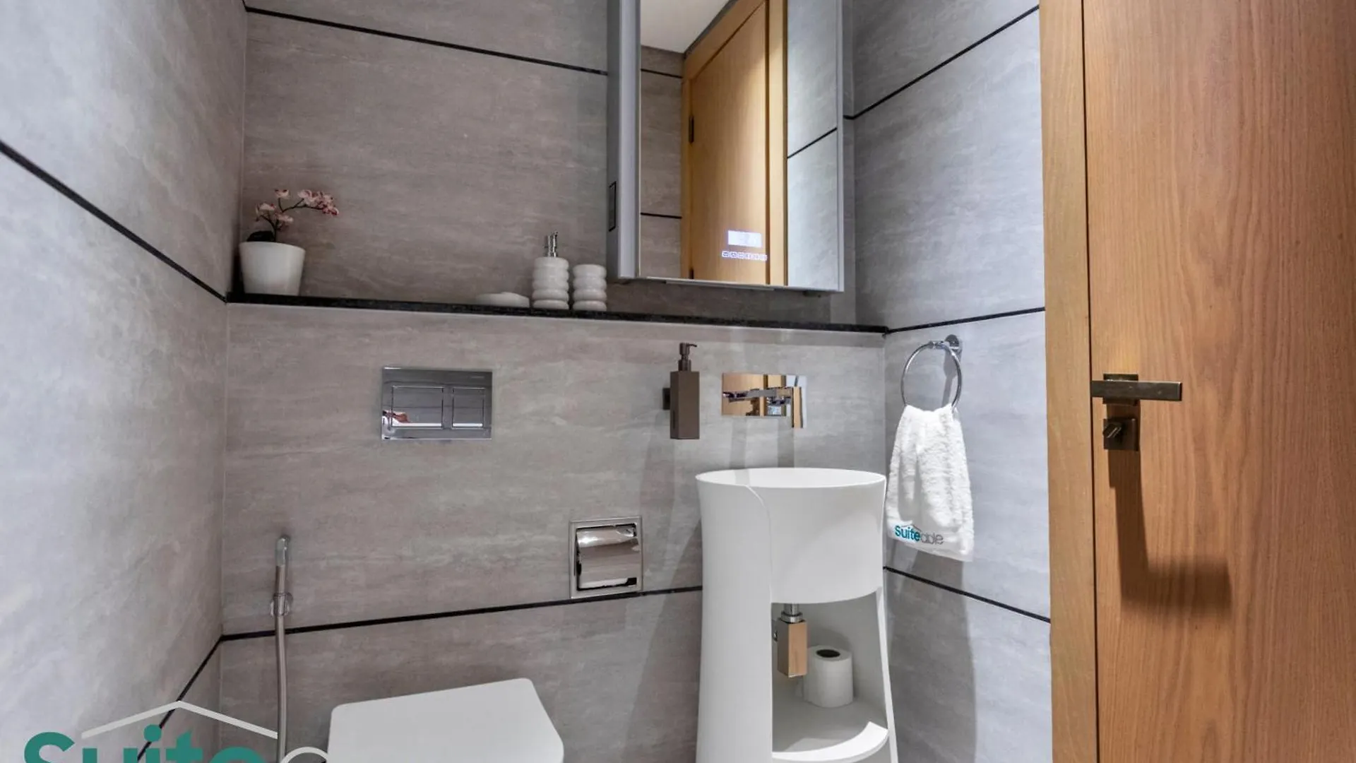 Vibrant & Exclusive Pool View Studio In Autograph Dubai Apartment